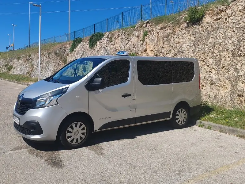 Kombi sivi Travel Transfers Zadar